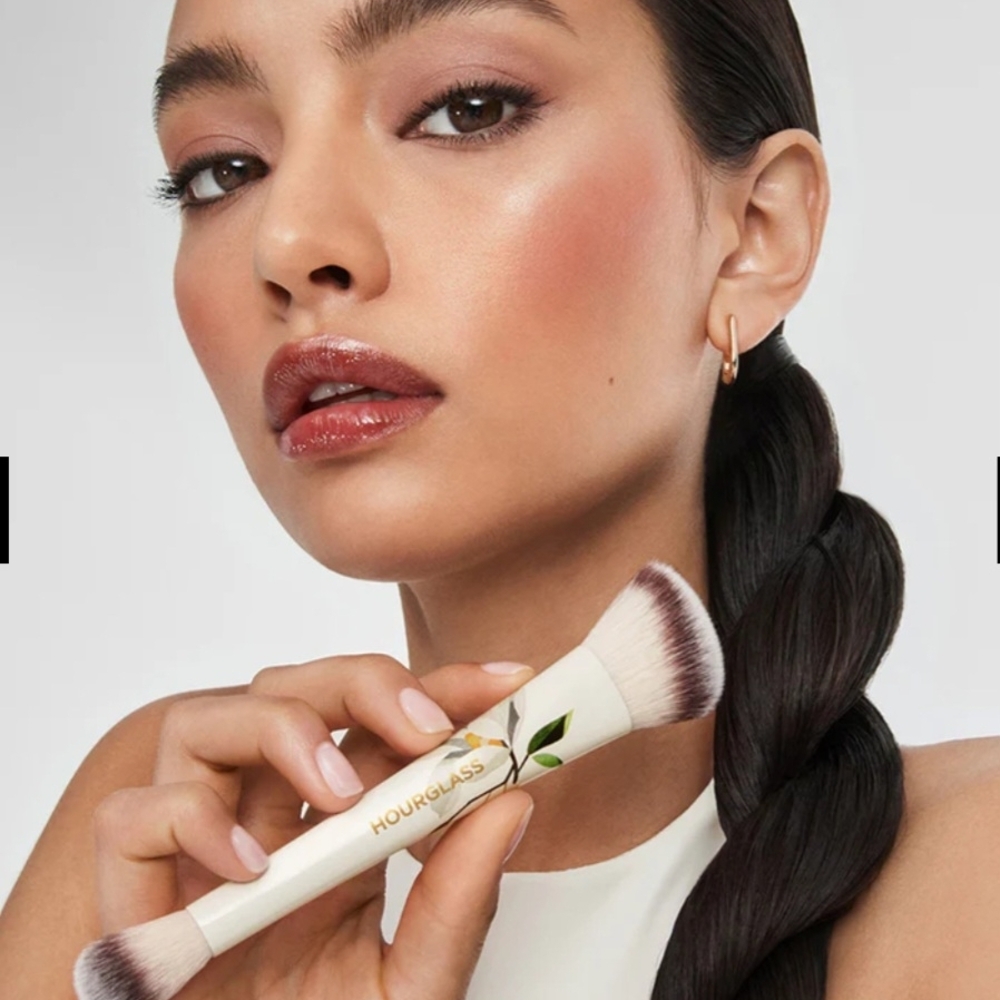 Hourglass Limited Edition Dual-Ended Brush - Picture 2 of 4